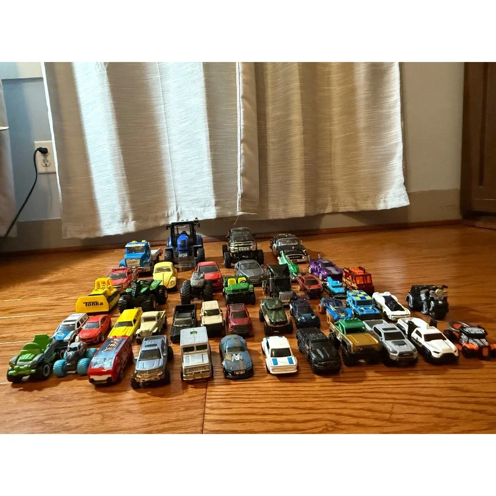 Lot of Vintage DieCast Card Including 22 Hotweels, Excellent Condition
